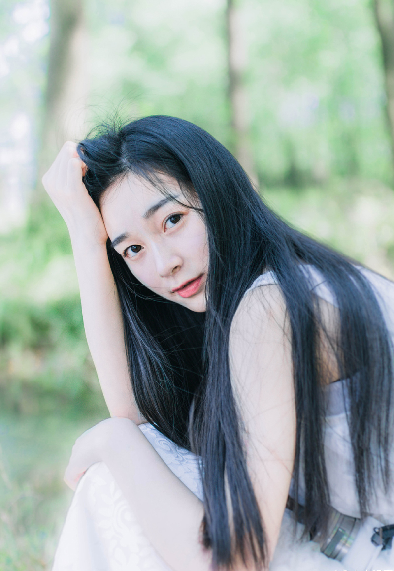 真正的朋友之间就像手和眼睛那样，手受伤了，眼睛会流泪；而眼睛流泪了，手也会去拭泪。